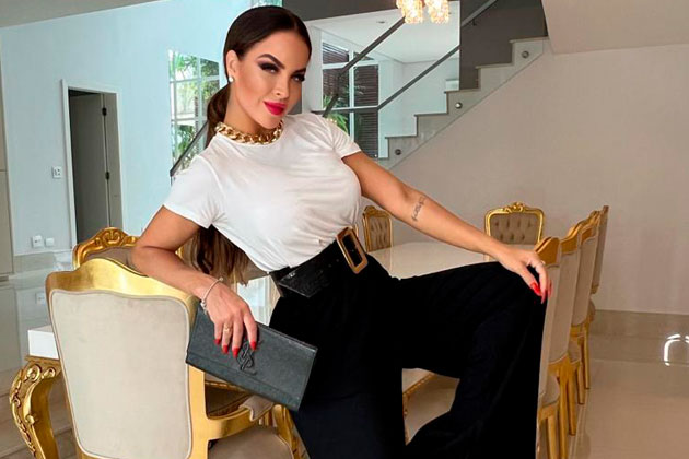 Dayse Brucieri realiza sonho de ter em casa uma peça de móvel clássica luxuosa