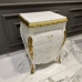 Mesa Cabeceira Exclusiva Laca Branco com Apliques Folheado a Ouro