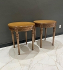 Mesa de Canto Torneada com Entalhes - Exclusiva Form Mod.02