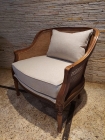 Poltrona Curva Ergonômica com Pés Luis XVI Torneados - Opção com Palha Indiana