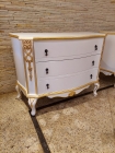 Comoda Bombe Classica - Detalhes Folheados a Ouro - Modelo Exclusivo