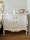 Comoda Bombe Classica - Detalhes Folheados a Ouro - Modelo Exclusivo