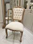 Cadeira Luís XV com Detalhe Decorativo