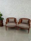 Poltrona Curva Ergonômica com Pés Luis XVI Torneados - Opção com Palha Indiana